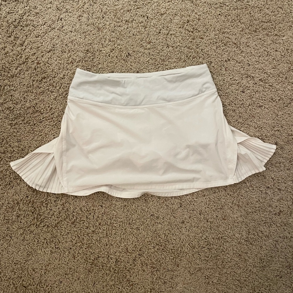 LULULEMON tennis skirt SIZE 4 WHITE